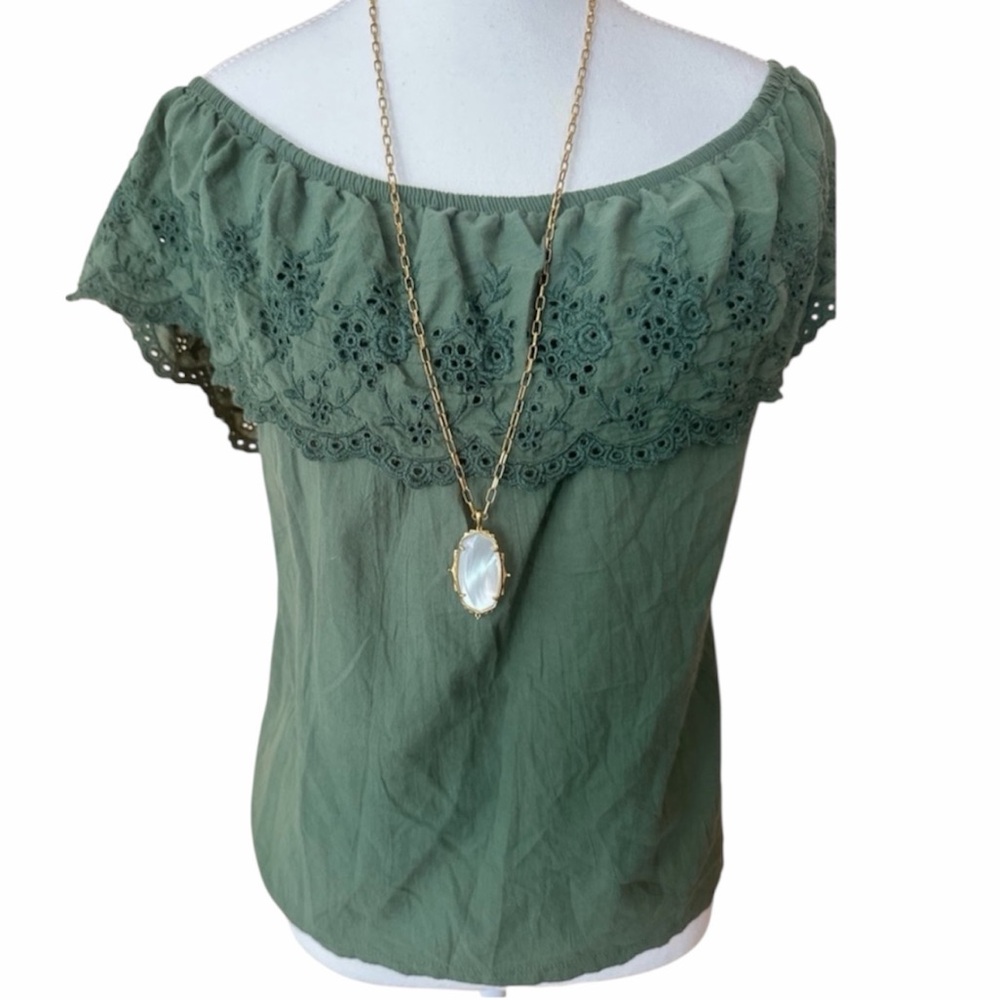 🌻3x15 bundle 
Blouse off the shoulder with lace size XL olive color